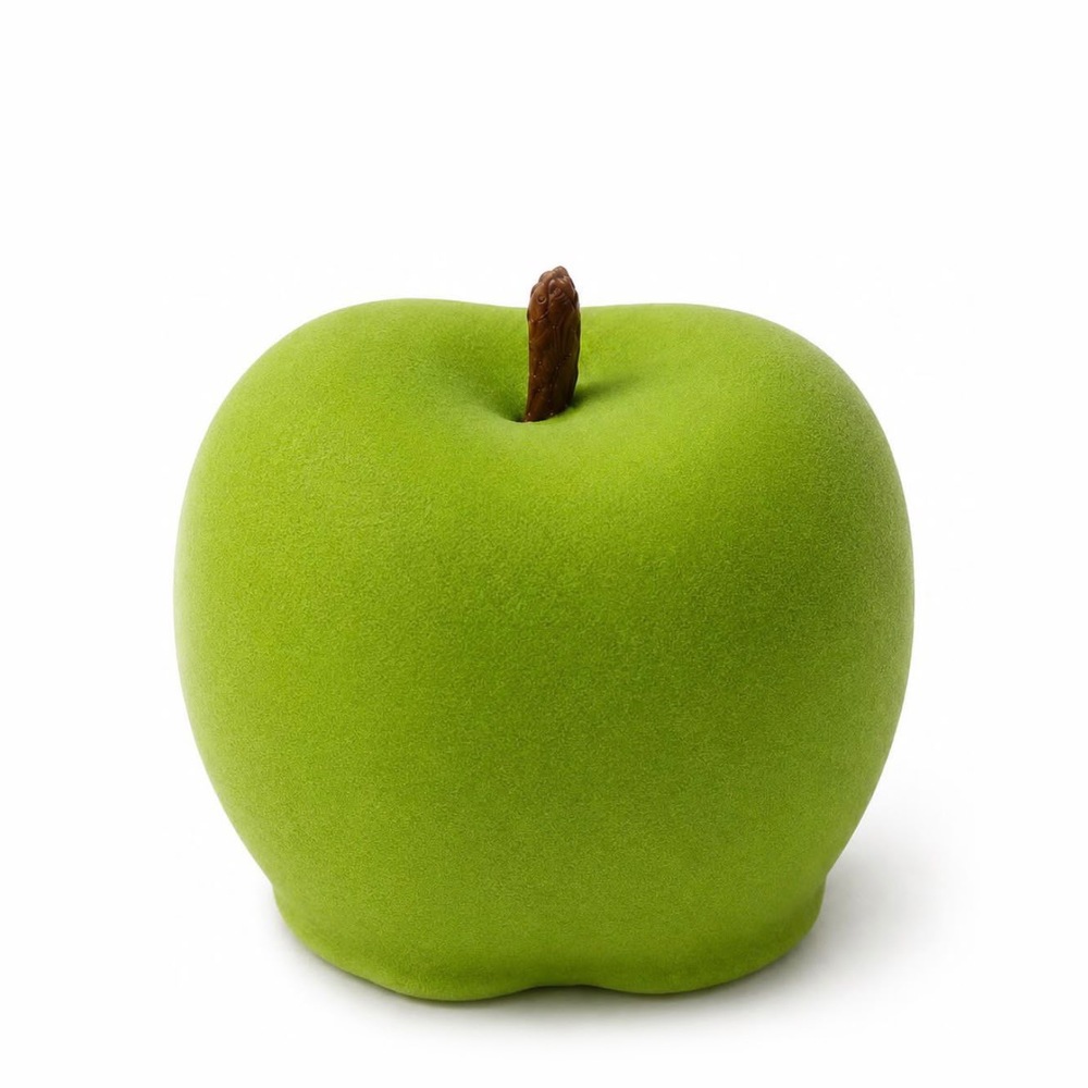 Mela e cannella in un dolce che sorprende al primo morso. Una mousse leggera, un cuore fruttato e un biscotto morbido alla cannella